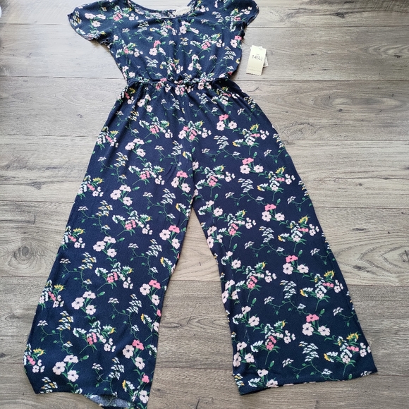 🌲10 for 100$🌲.Between Girls Floral jumpsuit romper - Picture 2 of 4